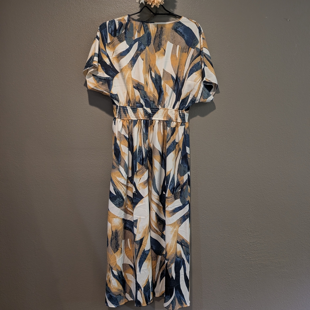 Abstract Patterned Midi Dress - Picture 3 of 5